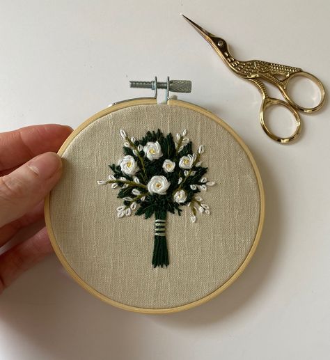 Embroidery Gifts For Men, Floral Bouquet Wedding, Wedding Floral Arrangement, Thread Crafts, Basic Hand Embroidery Stitches, Wedding Hands, Anniversary Gift For Wife, Embroidery Gifts, Art Patterns