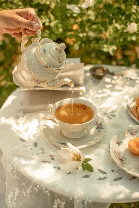 Luxury Tea Aesthetic, Royal Core, Romantic Academia, Tea Snacks, Cottage Aesthetic, Sweet Drinks, Cottagecore Aesthetic, Light Academia, Princess Aesthetic