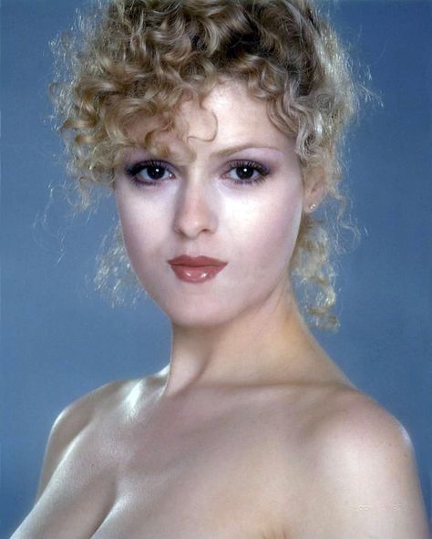 Bernadette Peters, Surfer Girl Style, Look Retro, Braut Make-up, Classic Actresses, Actrices Hollywood, Classic Beauty, Up Girl, Vintage Beauty