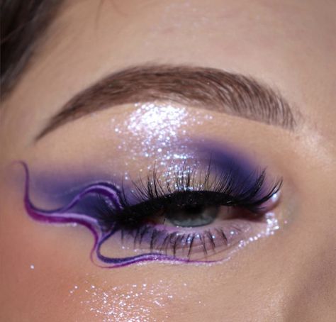 Swirly Makeup, Funky Eyeshadow, Unique Eyeshadow Looks, Swirl Makeup, Violet Makeup, Eyeshadow Art, Creative Eyeshadow, Makeup Violet, Swirly Designs