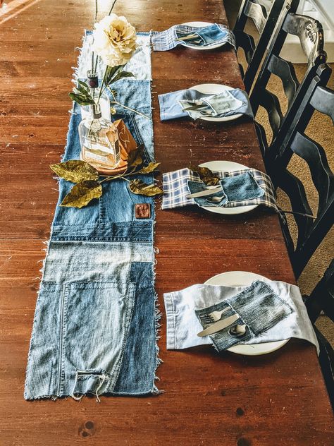 Denim Table Decor, Denim Themed Party, Denim Table Runner, Denim Baby Shower, Jean Wedding, Diamonds And Denim Party, Wedding Decor Country, Tablescapes Rustic, Country Wedding Decor