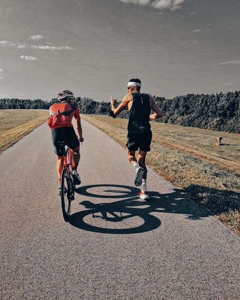 Repost @varga_triathlon - Not everyday you gonna bump into the 🐐 Jan Frodeno on your usual training route 😅 Nice to chat to you after a long time and I hope you're enjoying your stay in 🇸🇰 . @challengesamorin @[1784142745302@thecollinscuptri] @xbionicsphere @challengefamily Ironman Finish Line, Triathlon Aesthetic, Triathlon Photography, Sprint Triathlon Training, Manifest Life, Iron Man Race, Aesthetic Training, Sprint Triathlon, Moving To Italy