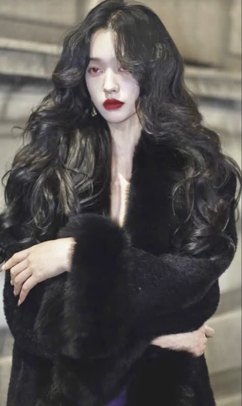 Long Gothic Hair, Gothic Hairstyles, Dita Von Teese, Hair Reference, Curly Hair Tips, American Beauty, Portrait Inspiration, Photo Reference, Aesthetic Hair