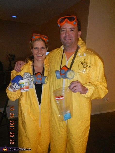 Paula: This is a photo of me and my husband. We came up with this costume because, we are both big Breaking Bad fans. I bought the Hazmat suits and mask... Walter White Halloween Costume, Breaking Bad Halloween Costume, Walter White Costume, Breaking Bad Halloween, Breaking Bad Costume, Jessie Halloween, Breaking Bad Jesse Pinkman, Hazmat Suits, Couples Costumes Creative