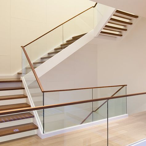 Staircase Panels, Stairs With Glass Panels, Frameless Glass Railing, Balustrade Ideas, Light Staircase, Glass Staircase Railing, Wooden Handrail, Basement Staircase, Deck Stair Railing