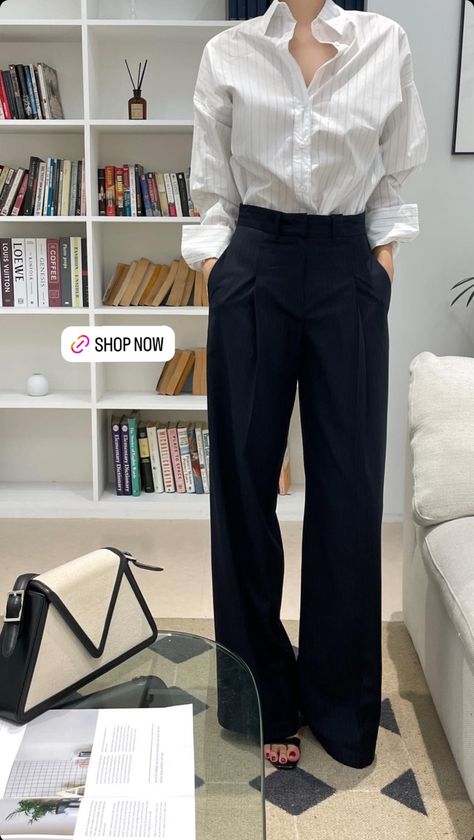 Teacher Uniform Work Outfits, White Shirt And Black Pants Outfit, White Shirt Black Pants Outfit Woman, Navy Pants Outfit Women, Formals Women, White Shirt Black Jeans, Outfit Graduacion, Western Formal Wear, Navy Pants Outfit