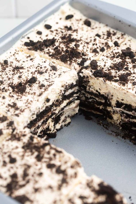 Chocolate Oreo Icebox Cake, Oreo Thins Icebox Cake, Ice Box Cake Oreo, No Bake Oreo Icebox Cake, No Bake Cakes 4 Ingredients, Easy Sunday Desserts, Golden Oreo Icebox Cake, Oreo Box Cake Recipe, Best Easy Desserts For A Crowd