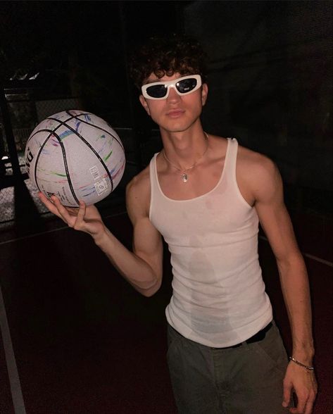 the sweat lmao Luke Percy Jackson, Charlie Ray, Charlie Bushnell, Luke Castellan, Percy Jackson Cast, Percy Jackson Funny, Child Actors, Cute Celebrity Guys, Disney Plus