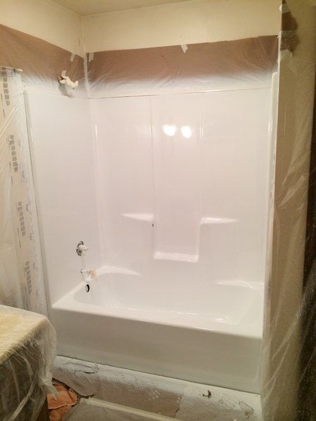 Can a fiberglass tub be resurfaced? - Total Bathtub Refinishing/Tub Reglazing Service Tub Resurfacing, Bathtub Painting, Mom Bathroom, Plastic Bathtub, Tile Refinishing, Tub Enclosures, Refinish Bathtub, Fiberglass Shower, Best Bathtubs