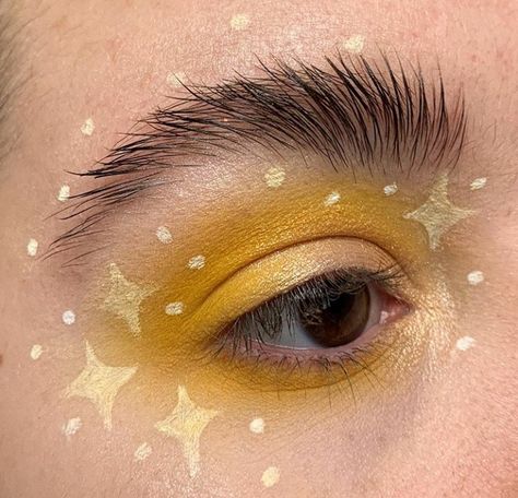 Sun Themed Makeup, Sun Eye Makeup, Yellow Make Up, Sun Inspired Makeup, Casual Clown Makeup, Sun And Moon Makeup, Yellow Makeup Looks, Sunshine Makeup, Sun Makeup