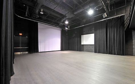 Fabulous Porter Sanford Black Box Theatre that seats up to 150 art lovers. Black Box Theater, Black Box Theatre, Drama Studio, Indoor Movie Night, Theater Plan, Box Theatre, Dance Studio Design, Theatre Classroom, Modern Theatre