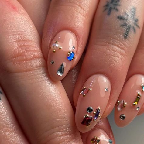 Gem Inspired Nails, Tiny Rhinestone Nails, Celebrity Nail Art, Neutral Nail Art Short Nails, Small Gems On Nails, Short Gemstone Nails, Colorful Gem Nails, Nail Art Rhinestones Ideas, Jewl Nails