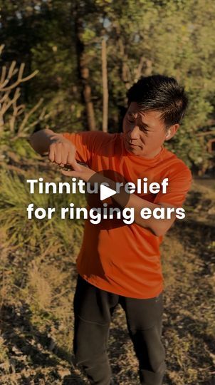 Tinnitus relief for ringing ears | To relieve tinnitus, ringing in the ears, try this simple acupressure technique that supports ear function.

🔸On the back of your hand, press along the... | By Calligraphy Health Master Yang | Facebook Chi Kung, Home Health Remedies, Circular Motion, Acupressure Points, Body Healing, Acupressure, Home Health, Ring Finger, Health Remedies