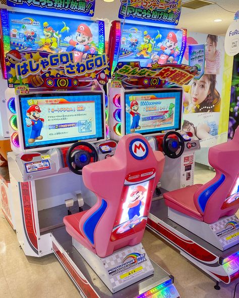 Japanese Arcade Machine, Japan Arcade Aesthetic, Japan Kawaii Aesthetic, Japanese Arcade Aesthetic, Playing Board Games Aesthetic, Bloxburg Arcade, Super Mario Aesthetic, Tokyo Arcade, Mario Kart Aesthetic