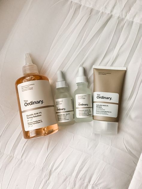 The ordinary products are perfecr for sunday self care goals and for a daily skincare routine. For oily and acne-prone skin, i like using the niacinamide and zince 1% along with the glycolic acid toner and squalene facewash. Deciem carries the whole line, as does Sephora.  #skincareproducts #skincaretips #selfcareroutine #selfcaresunday #theordinaryskincare Haut Routine, Skin Blemishes, Pretty Skin, Face Hydration, Body Skin Care Routine, Beauty Skin Care Routine, Skin Care Essentials, Skin Care Products, Face Care