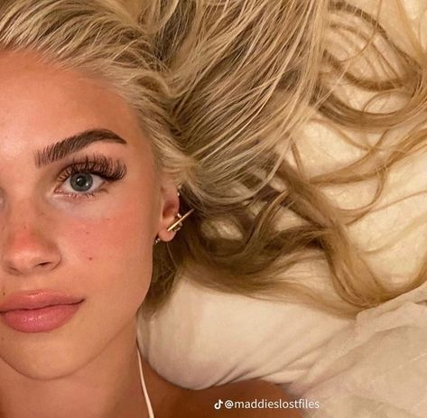 Blonde Lash Extensions, Pretty Aesthetic, Blonde Hair Girl, Lash Tech, Makeup Goals, Lashes Makeup, Blonde Girl, Lash Extensions, Natural Makeup