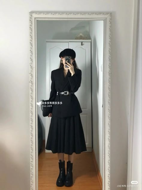 Dress Only Wardrobe, Classy Parisian Style Winter, Aesthetic Midi Skirt, Date Outfits Ideas, Outfit Inspo Modest, Midi Skirt Outfits, Army Art, First Date Outfits, Model Runway