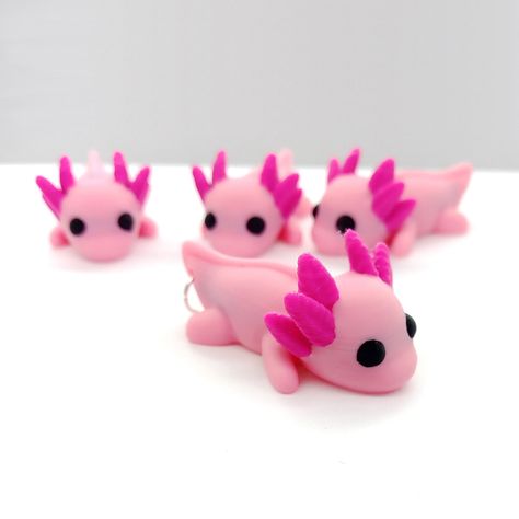 Cute pink baby axolotl charms or pendants for jewelry making. Cute Easy Polymer Clay Ideas, Small Animal Sculptures, Axolotl 3d Print, Axolotl Clay Art, Clay Inspo Easy Animal, Clay Cute Animals, Clay Art Ideas Easy, Cute Clay Stuff, Axolotl Craft