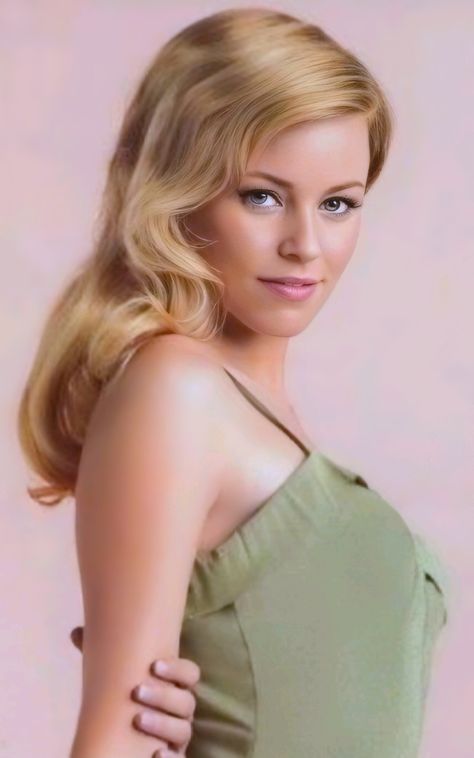 Elizabeth Banks, Beautiful Women Over 40, Blake Lively, Beautiful Eyes, Celebrities Female, Favorite Celebrities, Banks, Style Icons, Pretty People