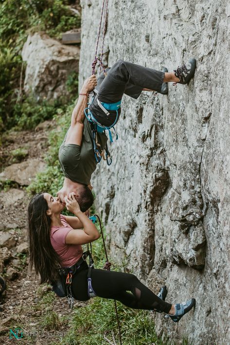 Outdoor Event Ideas, Rock Climbing Aesthetic, Woman Climbing, Sustainability Fashion, Switzerland Nature, Outdoor Rock Climbing, Climbing Outfit Woman, Climbing Outfits, Climbing Girl