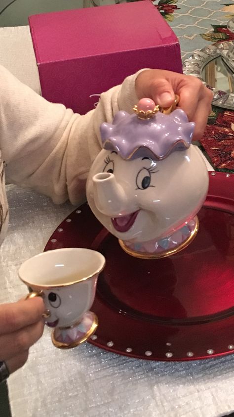 Mrs Potts Teapot, Mrs Potts And Chip, Crockery Design, Mrs Potts, Creative Apps, Disney Cups, Disney Decor, Pottery Crafts, Teapots And Cups