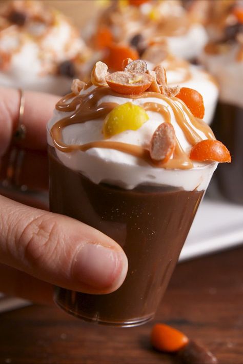 Reese's Pudding Shots - Delish.com Shots Vodka, Pudding Shot Recipes, Glace Fruit, Vodka Alcohol, Alcoholic Desserts, Dessert Shots, Pudding Shots, Jello Shot Recipes, Reeses Cups