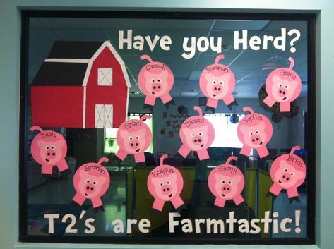 farm themed preschool bulletin board - HAVE YOU "HERD"? Use different farm animals for each class - chickens and pigs Farm Animal Art For Toddlers, Animal Art For Toddlers, Farm Bulletin Board, Preschool Bulletin Board, Toddler Bulletin Boards, Farm Classroom Theme, Preschool Door, Animals Preschool, Farm Theme Preschool