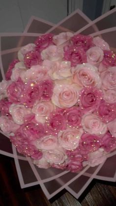 Roses Bouquet Gift, Luxury Flower Bouquets, Roses Book, Boquette Flowers, Flower Gift Ideas, Glitter Flowers, Glitter Roses, Flowers Bouquet Gift, Flower Therapy