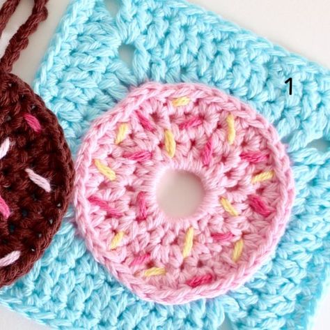 Cupcake Granny Square Crochet, Crochet Donut Granny Square, Donut Granny Square, Crochet Washcloths, Knit Dress Pattern, Dishcloth Crochet Pattern, Crochet Washcloth, Crochet Food, Crochet Quilt