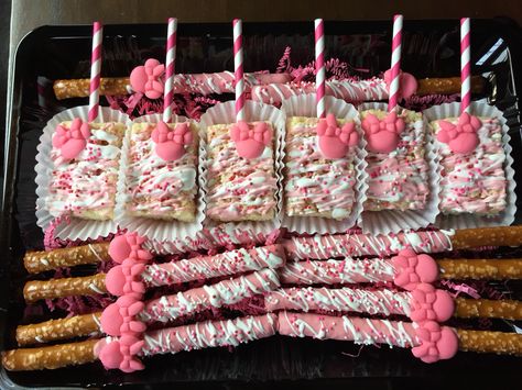 Made by me Minnie Mouse pretzel sticks Instagram  @ Apartycreation Minnie Mouse Pretzel Rods, Minnie Mouse Rice Crispy Treats, Minnie Mouse Treats Table, Minnie Baby Shower, Miki Mouse, Screen Name, Minnie Mouse Theme Party, Minnie Mouse Cookies, Minnie Mouse Birthday Party Decorations