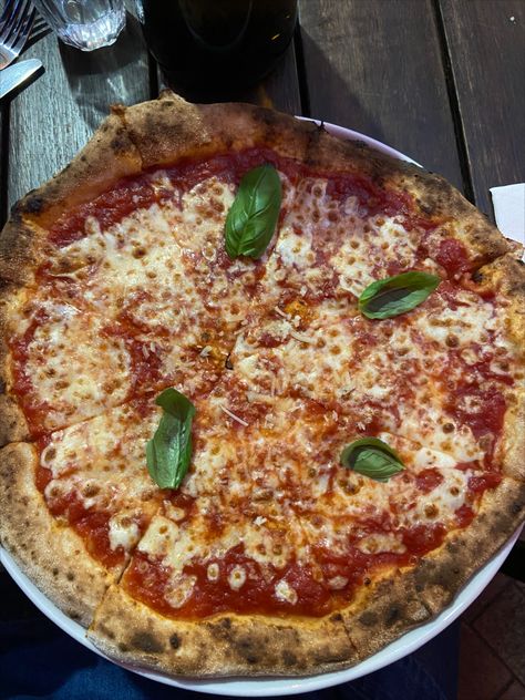 italian pizza food yum Margherita pizza restraunt food pic inspo Restraunt Pics, Food Pic, Pizza Food, Margherita Pizza, Italian Pizza, Pizza Recipes, Pizza, Birthday Party, Birthday