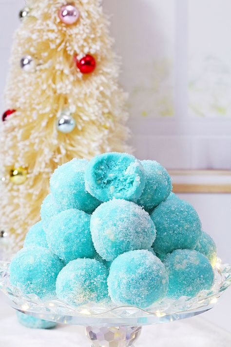 Christmas Sweets Easy, Truffle Recipe Christmas, Blue Curacao Liqueur, Christmas Truffles, Christmas Meals, Christmas Desserts Easy, Blue Desserts, Dessert Spread, Candy Truffles