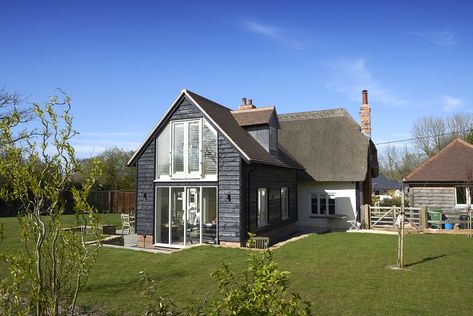 Timber Frame Cottage, Cottage Flooring, Cottage Extension, Building Extension, House Extension Plans, Self Build Houses, Thatched House, Cottage Renovation, Cottage Exterior