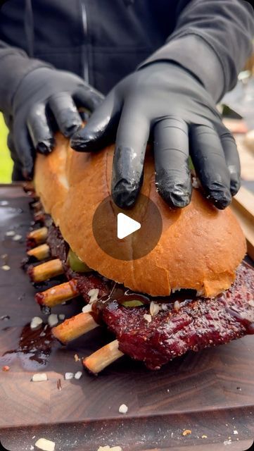 320K likes, 400 comments - cooking_with_fire___ op July 20, 2024: "Massive smoked rib sandwich". Smoker Grill Recipes, Rib Sandwich, Nordic Recipe, Food Bbq, Pork Rib Recipes, Smoked Ribs, Fire Cooking, Campfire Cooking, Smoked Food Recipes