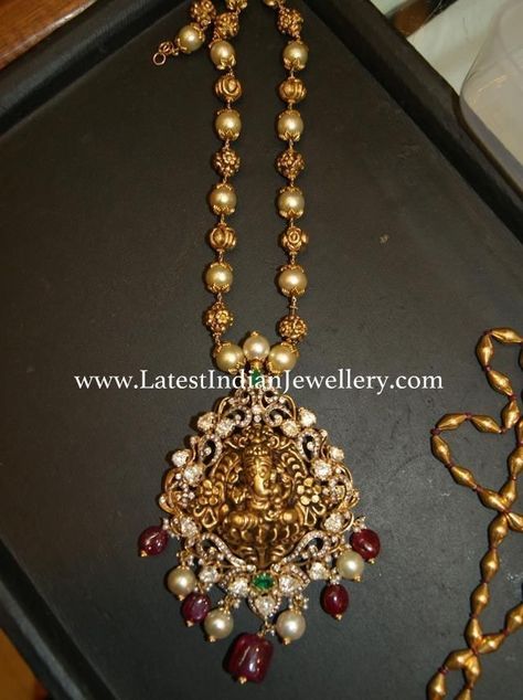 Mid length chain collection Groom Gift Ideas, Groom Jewellery, Ganesh Pendant, Gold Temple Jewellery, Antique Gold Jewelry Indian, Pearl Jewelry Design, Beads Mala, Gold Jewelry Simple Necklace, Beautiful Gold Necklaces