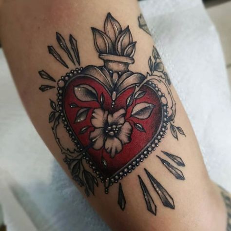 The Used Heart Tattoo, Superstitions Tattoo, Women Tattoos American Traditional, Traditional Heart Face Tattoo, Burning Heart Tattoo Traditional, Sacred Heart Leg Tattoo, Retro Heart Tattoo, Divine Sacred Heart Tattoo, Black And Grey Heart Tattoo