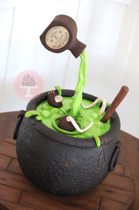 Gravity defying potion bottle cauldron cake. Cauldron Cake, Gravity Defying Cake, Cold Cake, Bottle Cake, Gravity Cake, Cheap Clean Eating, Halloween Party Dinner, Halloween Birthday Party, 3d Cakes