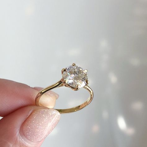 Classic Engagement Ring Vintage, Old Money Engagement Ring, Old European Cut Engagement Ring, Retro Engagement Rings, Cute Engagement Rings, Future Engagement Rings, Dream Engagement, Dream Engagement Rings, Classic Engagement Rings