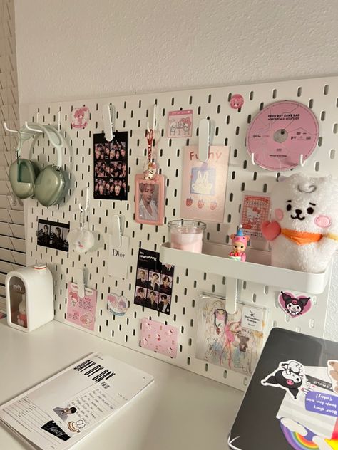 Pegboard Aesthetic, Study Desk Decor, Shelf Decoration, Room Redesign, Pinterest Room Decor, Study Room Decor, Wall Home Decor, Hanging Shelf, Dish Rack