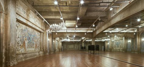 Sm Practice Room, Yg Dance Practice Room, Yg Building Interior, Dance Practice Room, Dance Studio Design, Dance Studio Decor, Practice Room, School Building Design, Dance Rooms