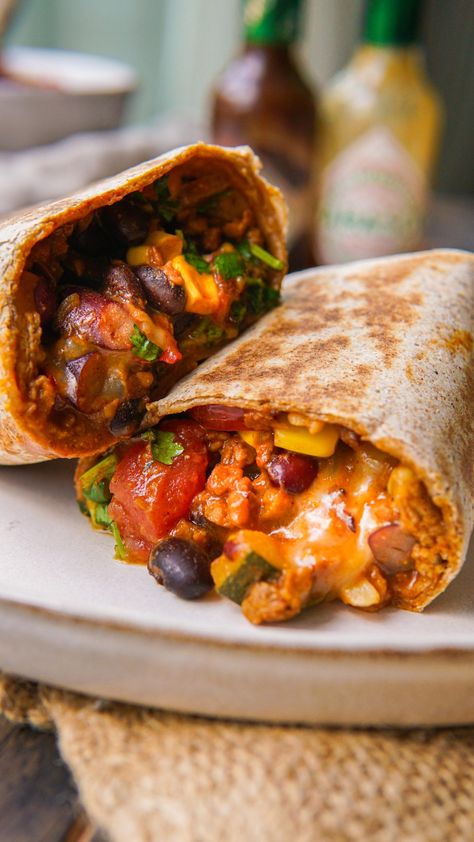 Vegan burrito zonder pakjes en zakjes Burrito Vegan, Vegan Burritos, Mexican Wraps, Vegan Chilli, Dinners Ideas, Veggie Chili, Vegan Burrito, Food Savoury, Food Mood