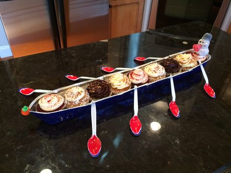 Cupcake eight rowing shell with cox and St. Louis Rowing Club spoon oars! Rowing Crew Party Ideas, Rowing Themed Party, Rowing Tattoo, Rowing Aesthetic, Rowing Photography, Rowing Memes, Crew Aesthetic, Dragon Boating, Hoco Signs