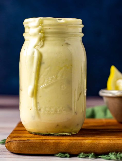 Easy vegan tartar sauce is a much healthier alternative to the traditional mayonnaise-based condiment. It's creamy, tangy, and full of flavor. Just 4 ingredients are required! Oil-free, dairy-free, and gluten-free. Vegan Tartar Sauce, Plant Based Sauces, Vegan Dressings, Vegan Apps, Fish Fillet Recipe, Vegan Tarts, Diy Foods, Cheese Dips, Vegan Dressing