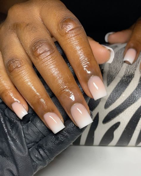 Short Nail Ombre Designs, Ombré Short Nails, Nails Court, Ombre Short Nails, Gel Ombre Nails, Gym Nails, Short Ombre Nails, Acrylic Nails Ombre, Umbre Nails