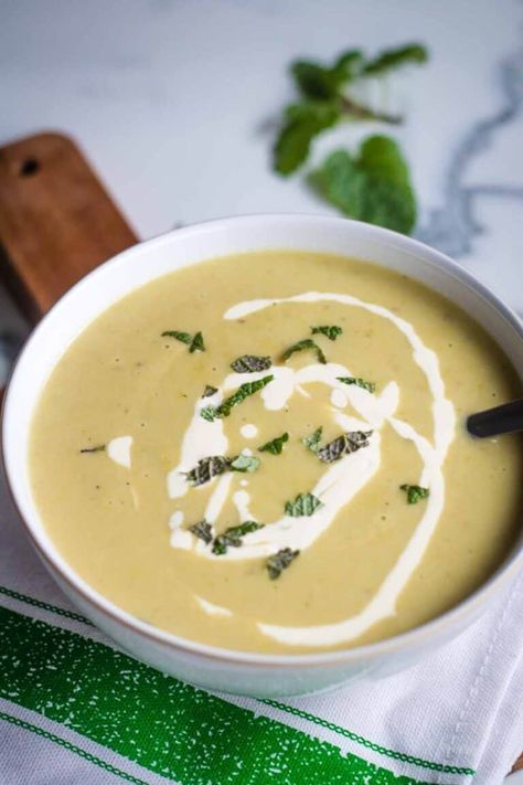 A delicious cheesy Brussel sprout soup (Slimming World) that is far from bland and bitter! It's also low carb for a keto diet, easily Gluten Free using suitable stock cubes or vegan depending on your cheese. #slimmingworld #keto Brussel Sprout Soup, Sprout Soup, Warming Soups, Soup With Mushrooms, Leeks Soup Recipes, Soup Maker Recipes, Artichoke Soup, Garlic Soup, Soup Maker