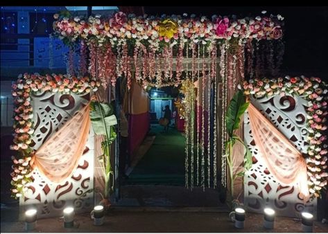 Door Flower Decoration, Hiking Pics, Entry Gate, Gate Decoration, Buddha Canvas, Flower Garland Wedding, Wedding Background Decoration, Wedding Entrance Decor, Mehndi Decor