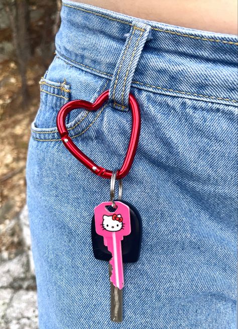 Blake Aesthetic, Lizzy Grant Summer, Heart Carabiner, Carabiner Keychain, Cute Keychains, Car Goals, Keychain Charm, Everything Is Awesome, Cute Cars