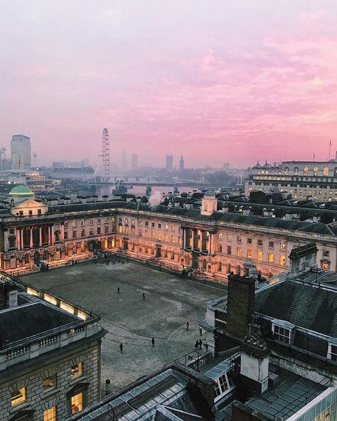 Amazing evening with @kclhotchoc talking to #KCL students about @dosomethingfornothing and doing good to one another! Did anyone catch the live? ❤ || Meanwhile capturing the sun going down over #SomersetHouse was @merrickwinter 📸👌🏼 || #thisislondon... London Love, Somerset, Paris Skyline, The Live, Fun Things To Do, The Sun, Snapchat, Louvre, England