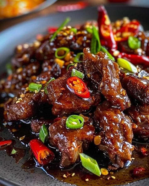 Crispy Chilli Beef, Abs Excercise, Beef Brisket Recipes, Rachael Ray Recipes, Food Asian, Healthy Beef Recipes, Tasty Meat, Soul Food Dinner, Beef Sirloin