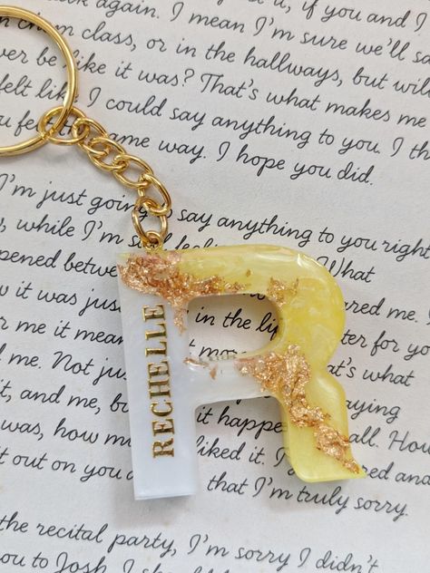 Yellow & white Resin Letter Keychain With Name, Name Resin Keychain, Resin Letter Keychain Ideas, Resin Name Keychain, Keychain With Name, Resin Letter Keychain, Creative Wedding Invitations, Resin Keychain, Resin Craft